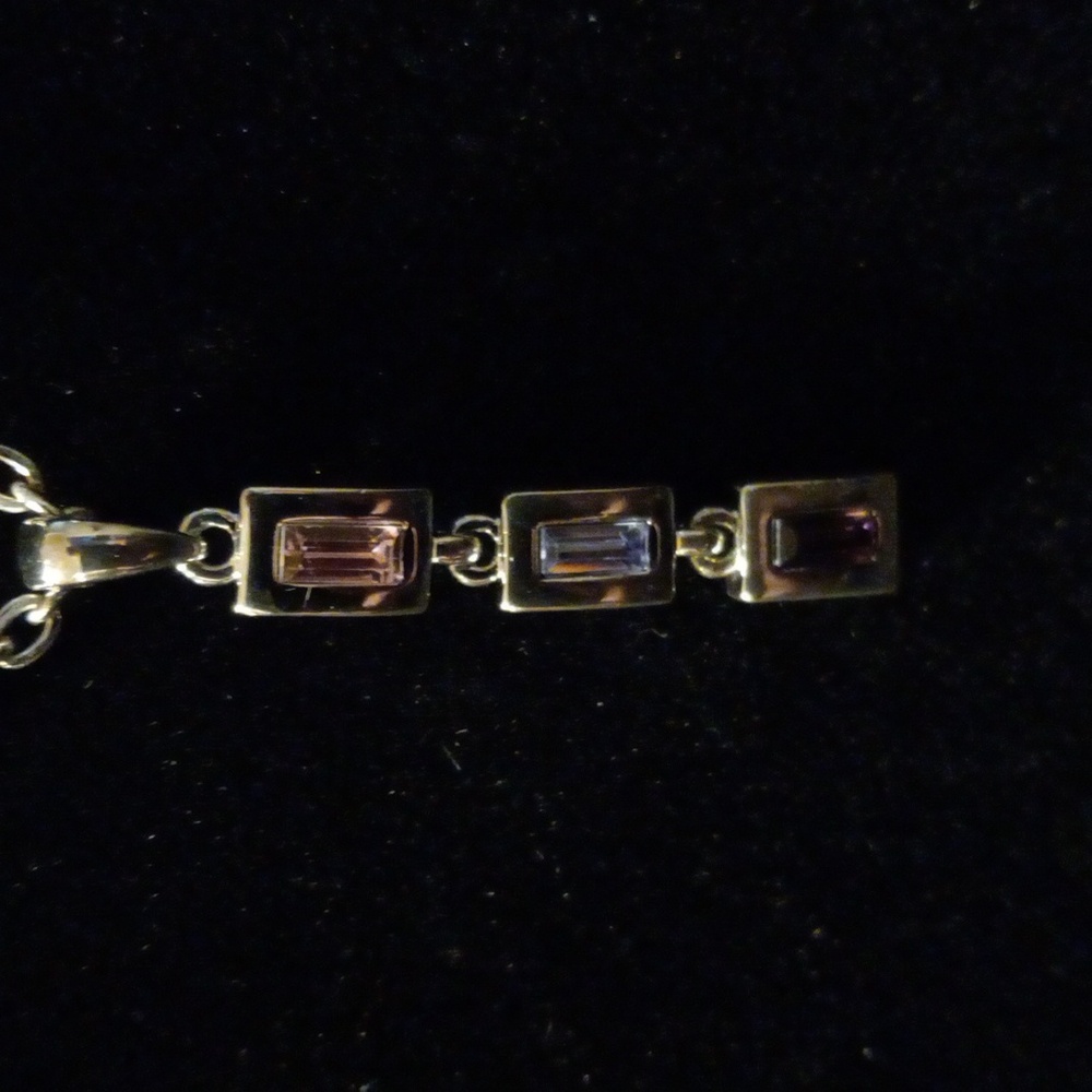 22" circle link Sarah Coventry chain with a Lia Sophia 2" long pendant.